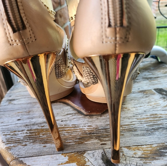 SNAKESKIN CALF HIGH OPEN HEELS BY BCBG - Picture 4 of 9